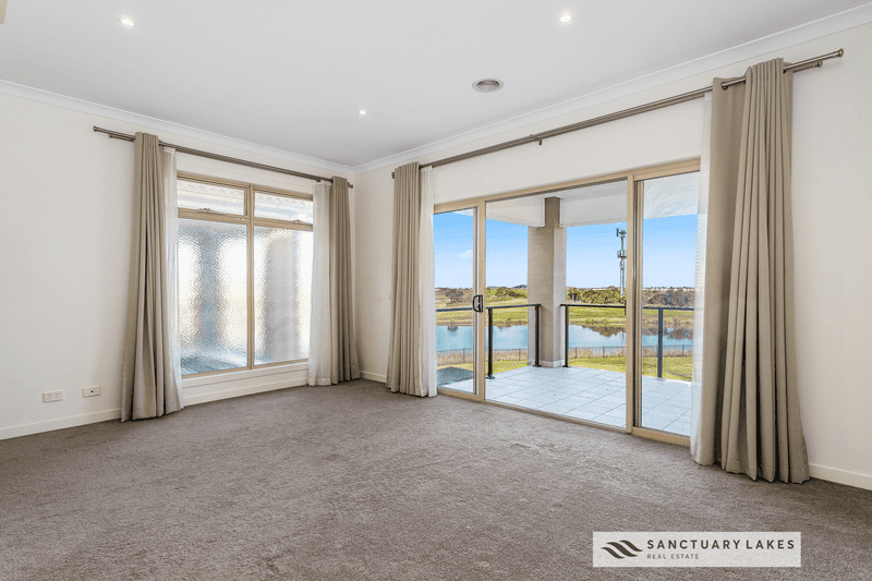 2/1-9 Eagleview Place, SANCTUARY LAKES, VIC 3030