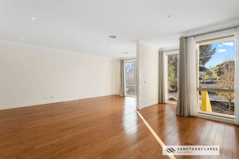 2/1-9 Eagleview Place, SANCTUARY LAKES, VIC 3030