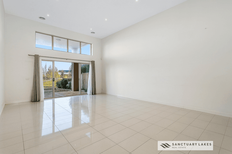 2/1-9 Eagleview Place, SANCTUARY LAKES, VIC 3030