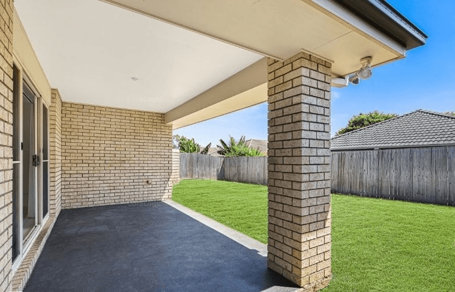 8 Dornoch Crescent, RACEVIEW, QLD 4305