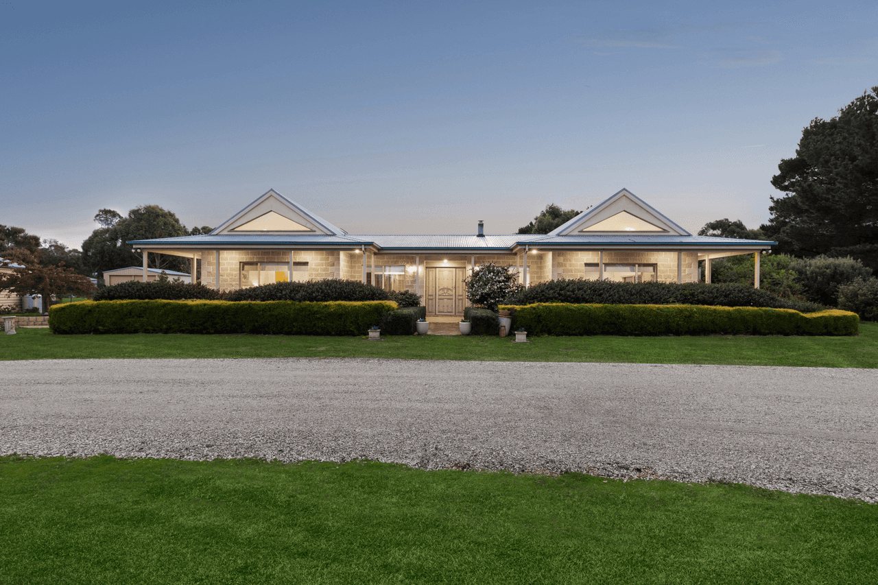 'Arila' 18 Tarrawarra Lane, ROMSEY, VIC 3434