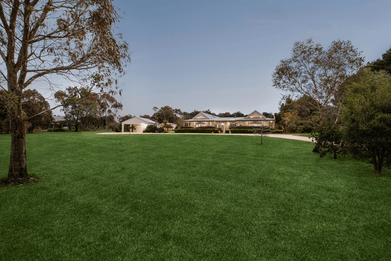 'Arila' 18 Tarrawarra Lane, ROMSEY, VIC 3434