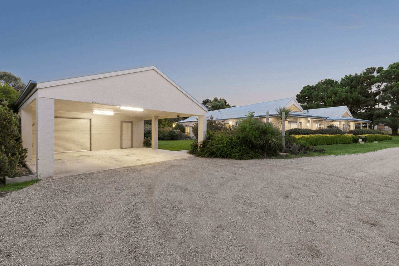 'Arila' 18 Tarrawarra Lane, ROMSEY, VIC 3434