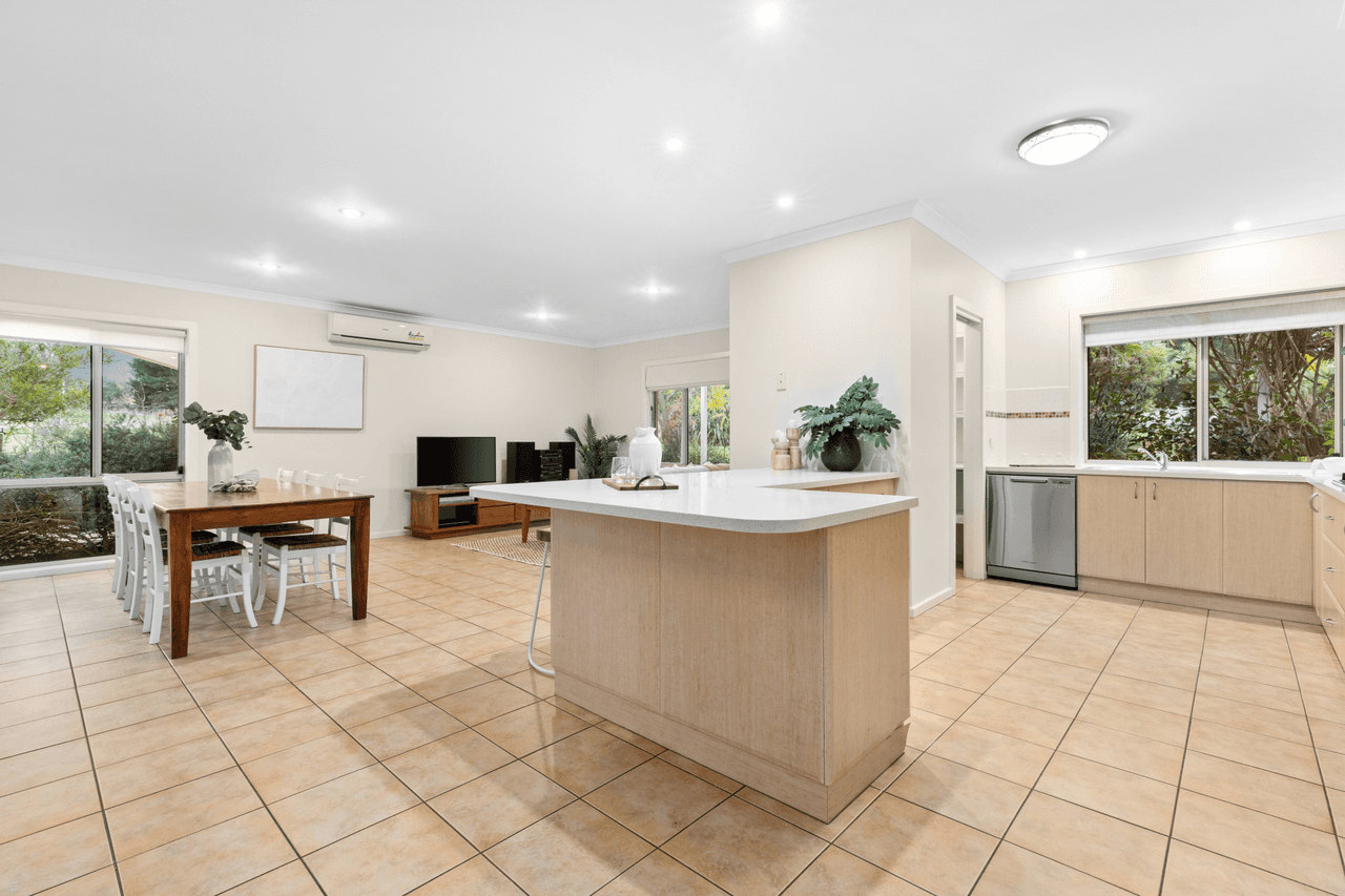 'Arila' 18 Tarrawarra Lane, ROMSEY, VIC 3434