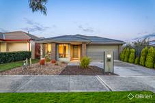 11 Celtic Drive, Cranbourne East, VIC 3977