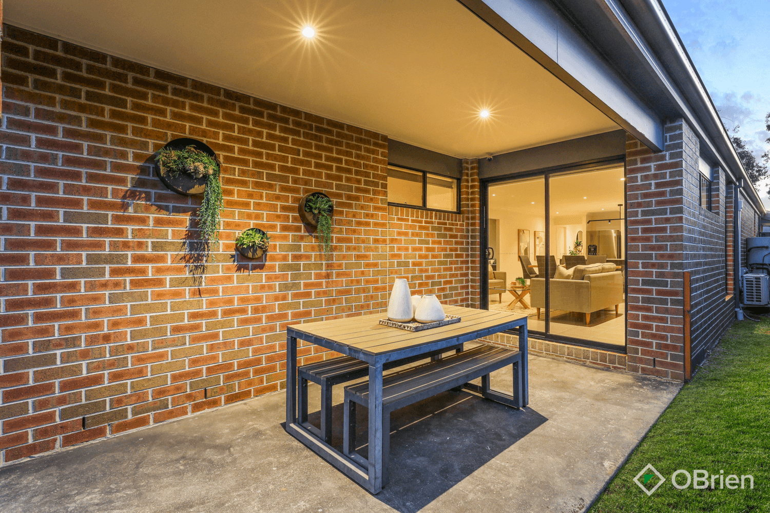 11 Celtic Drive, Cranbourne East, VIC 3977