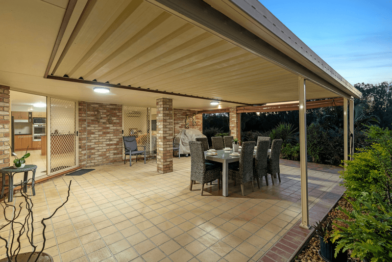 33 Tussock Crescent, ELANORA, QLD 4221