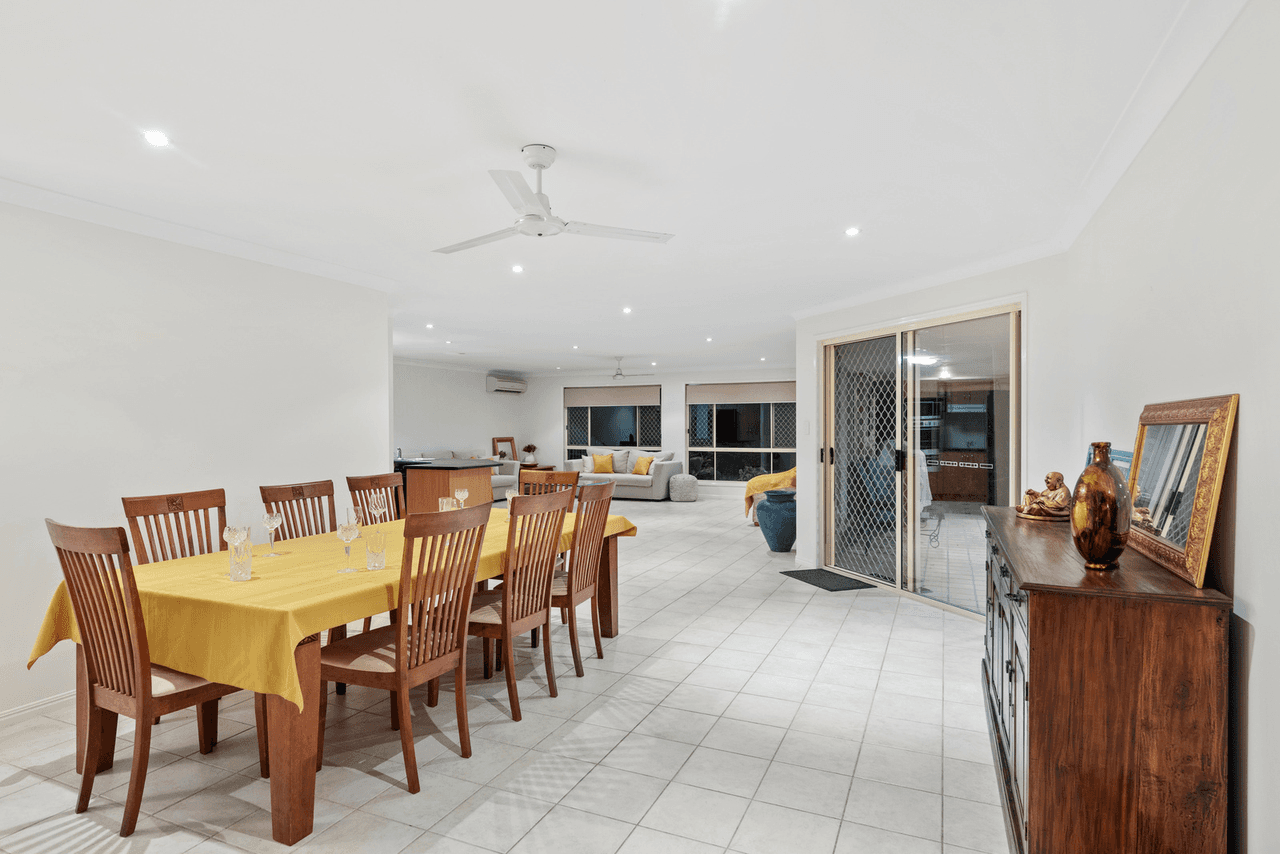 33 Tussock Crescent, ELANORA, QLD 4221