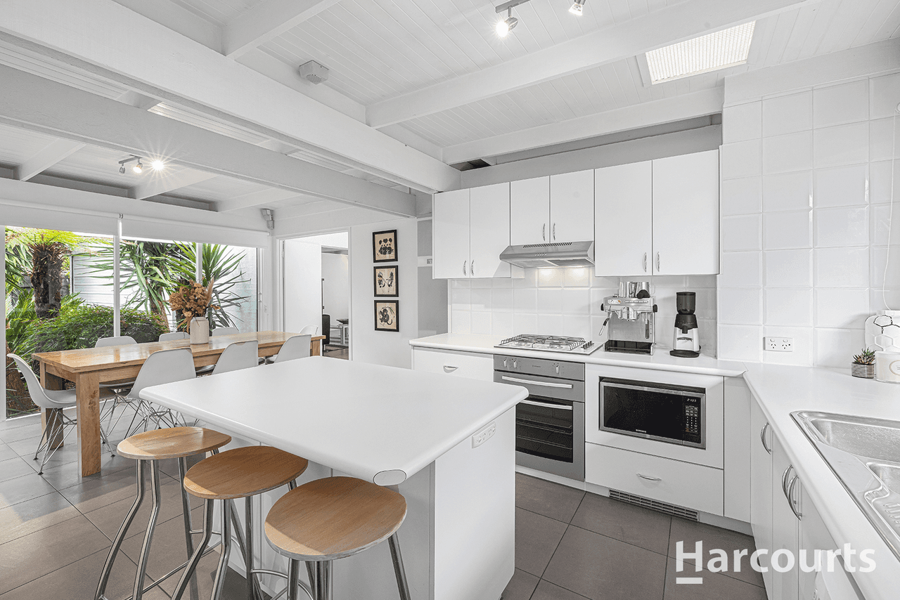 28 Holyrood Drive, VERMONT, VIC 3133