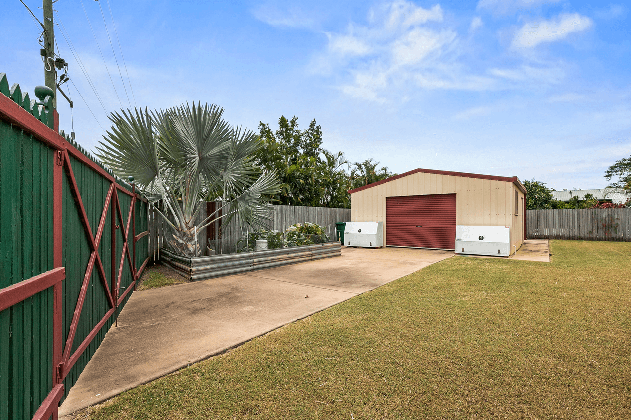 60  Long Street, EMERALD, QLD 4720