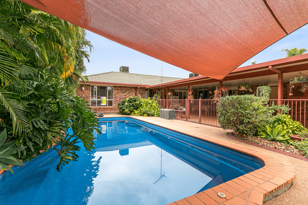 60  Long Street, EMERALD, QLD 4720