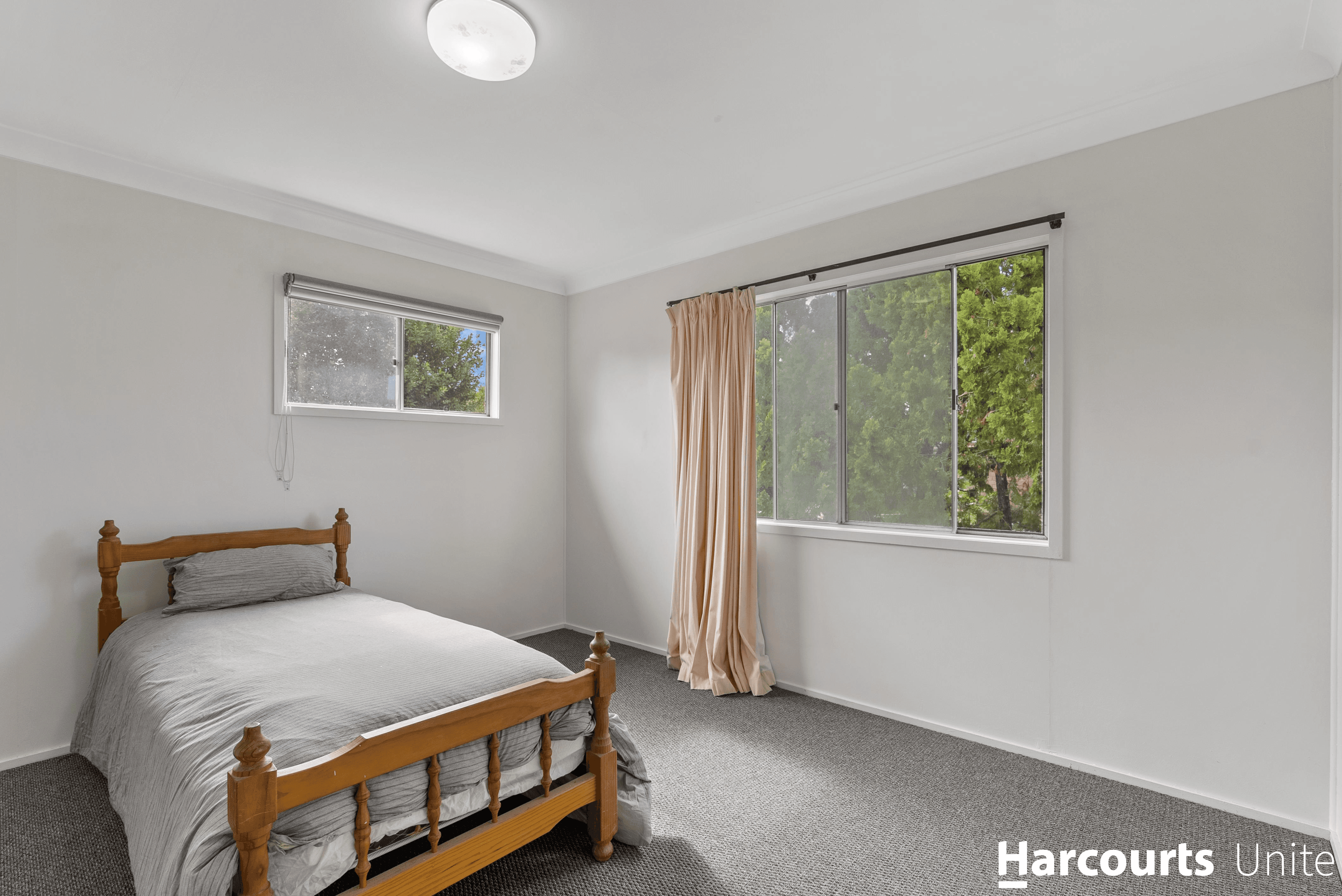 4 Barry Court, WOODY POINT, QLD 4019