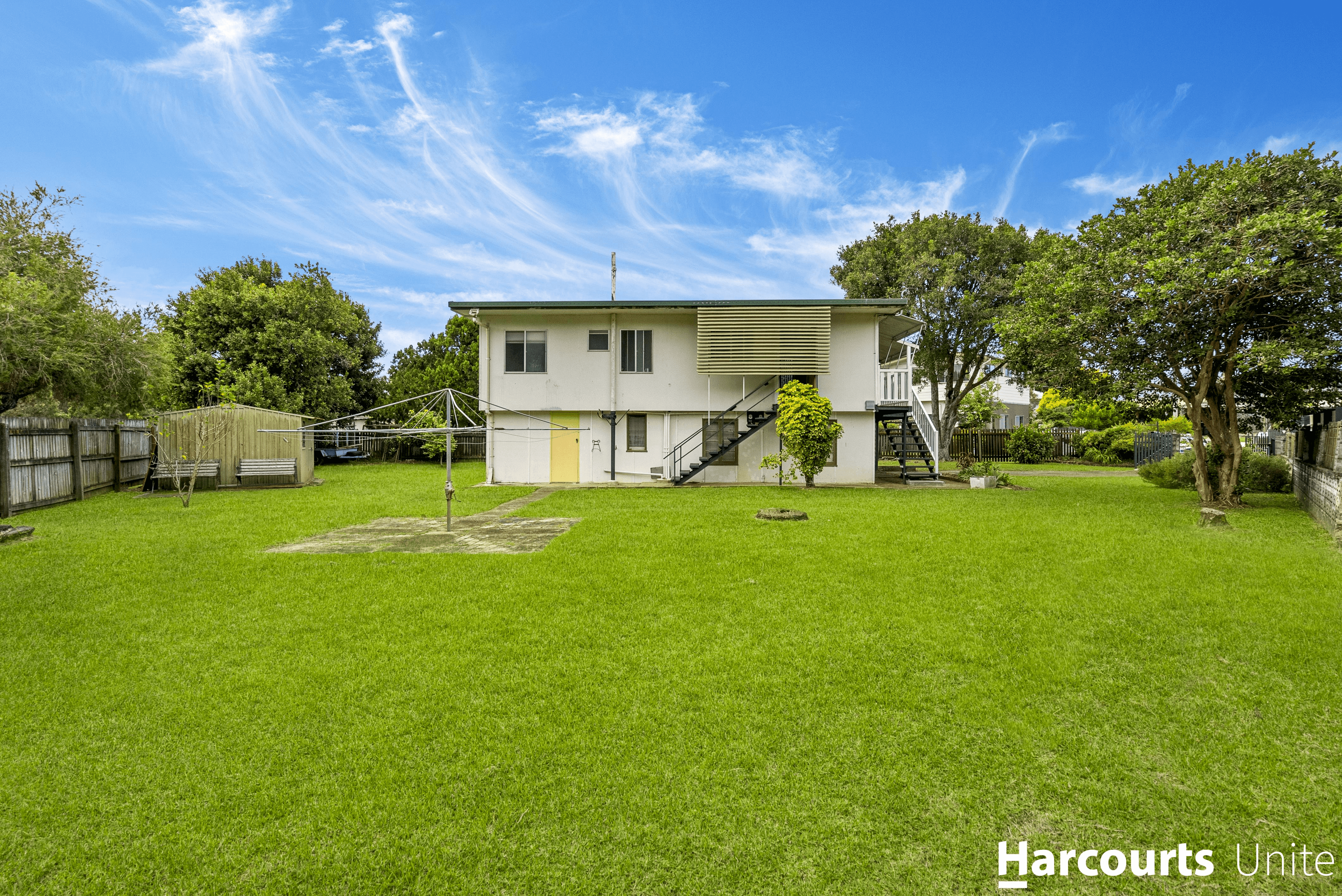 4 Barry Court, WOODY POINT, QLD 4019