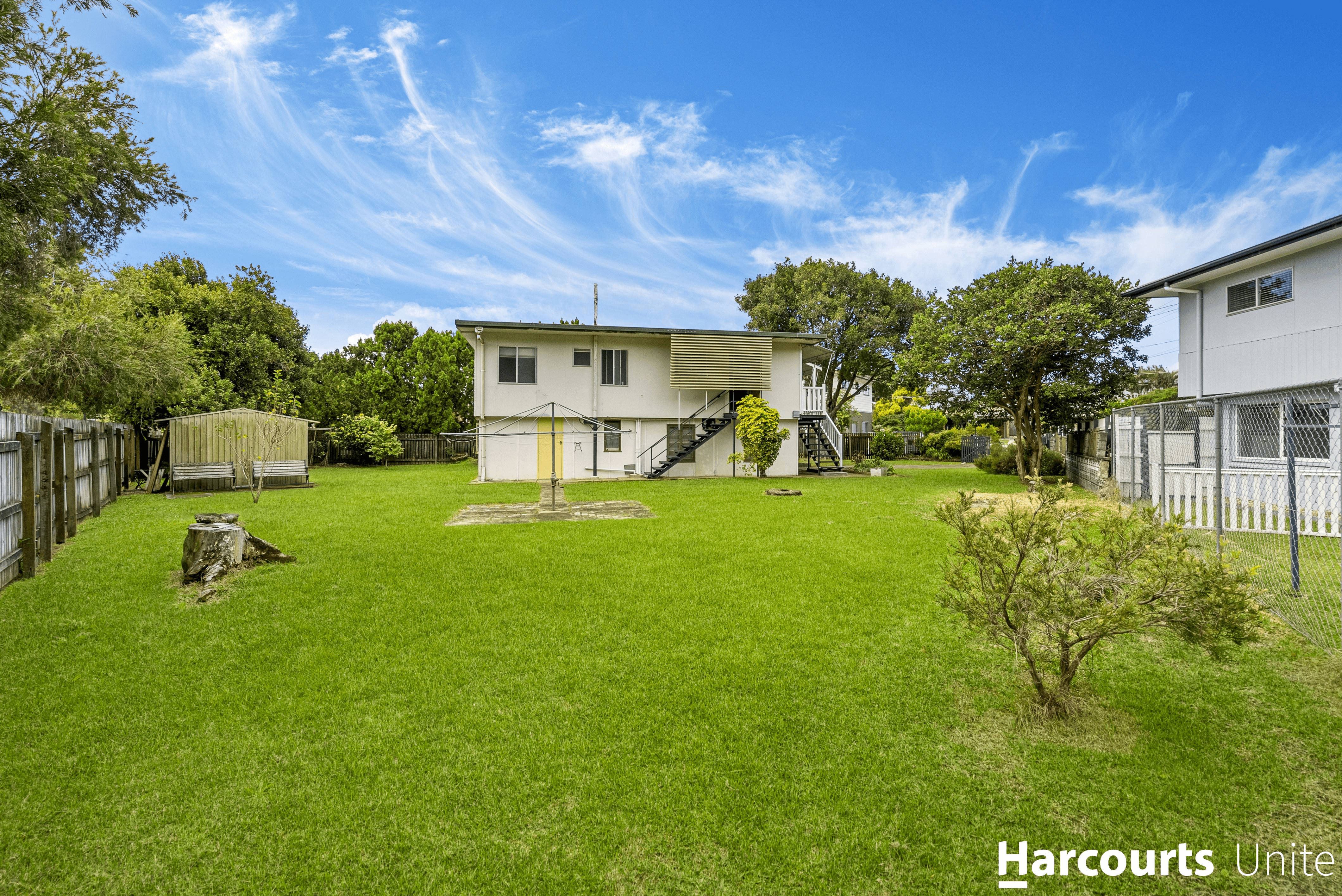 4 Barry Court, WOODY POINT, QLD 4019