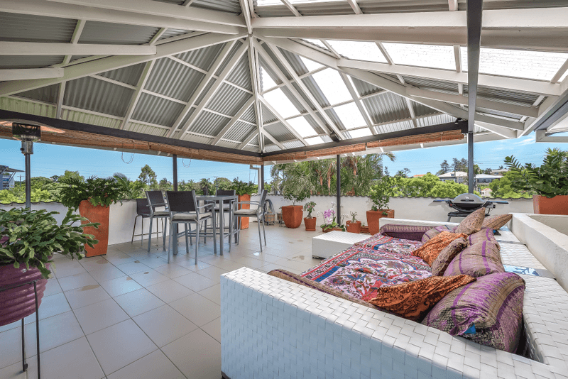 90 Falconer Street, SOUTHPORT, QLD 4215