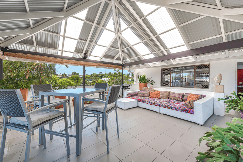 90 Falconer Street, SOUTHPORT, QLD 4215