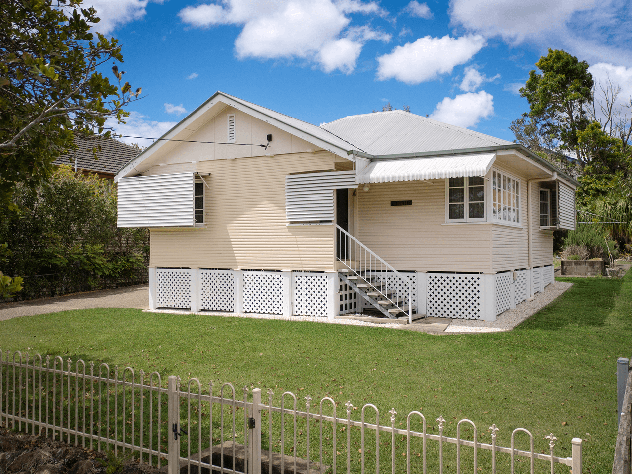 84 Layard Street, HOLLAND PARK, QLD 4121