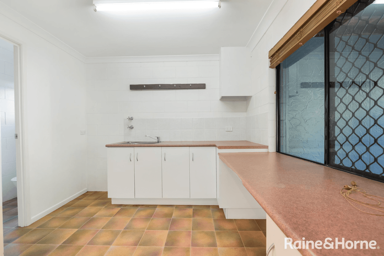 50 Adelaide Street, SOUTH GLADSTONE, QLD 4680