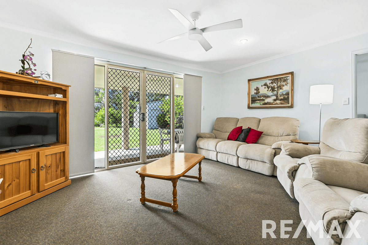 21 Bowerbird Avenue, Eli Waters, QLD 4655