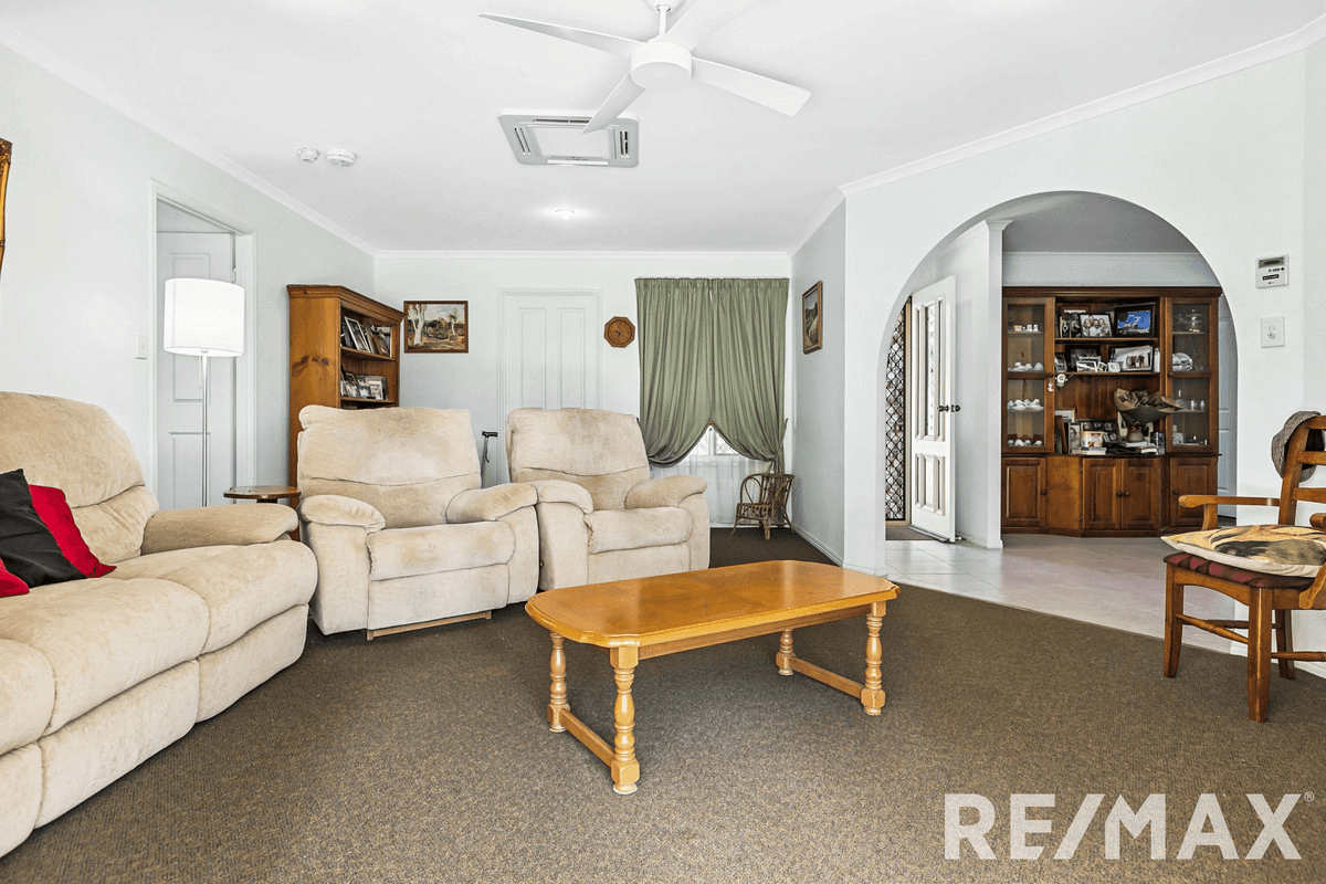 21 Bowerbird Avenue, Eli Waters, QLD 4655