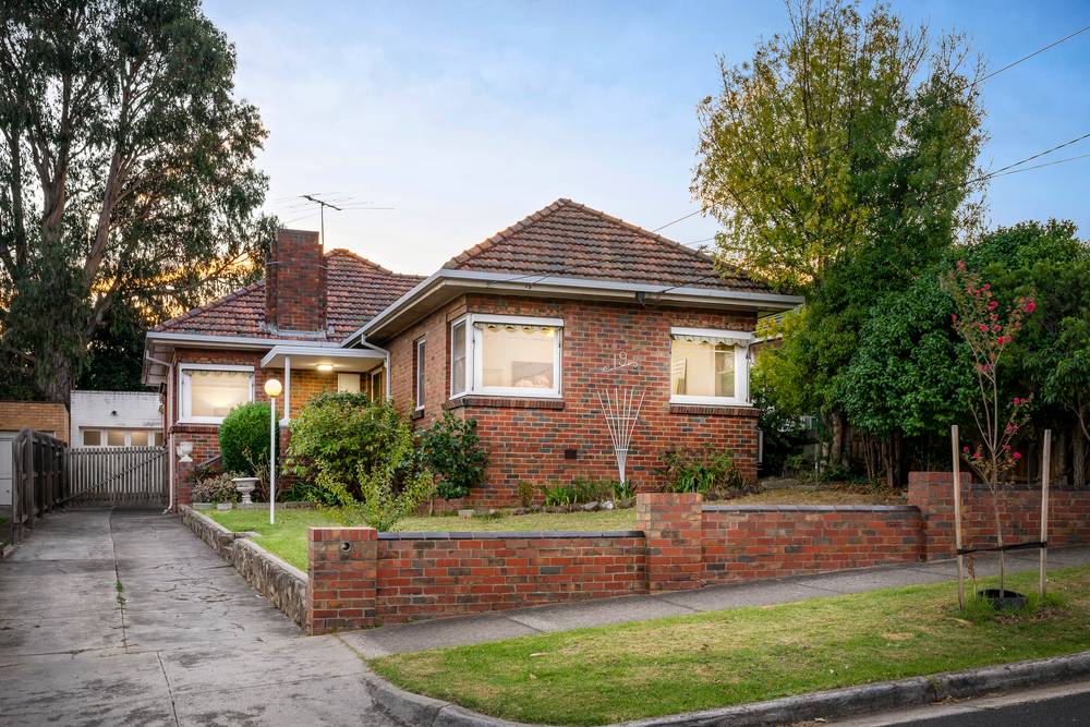 19 Waverley Parade, PASCOE VALE SOUTH, VIC 3044