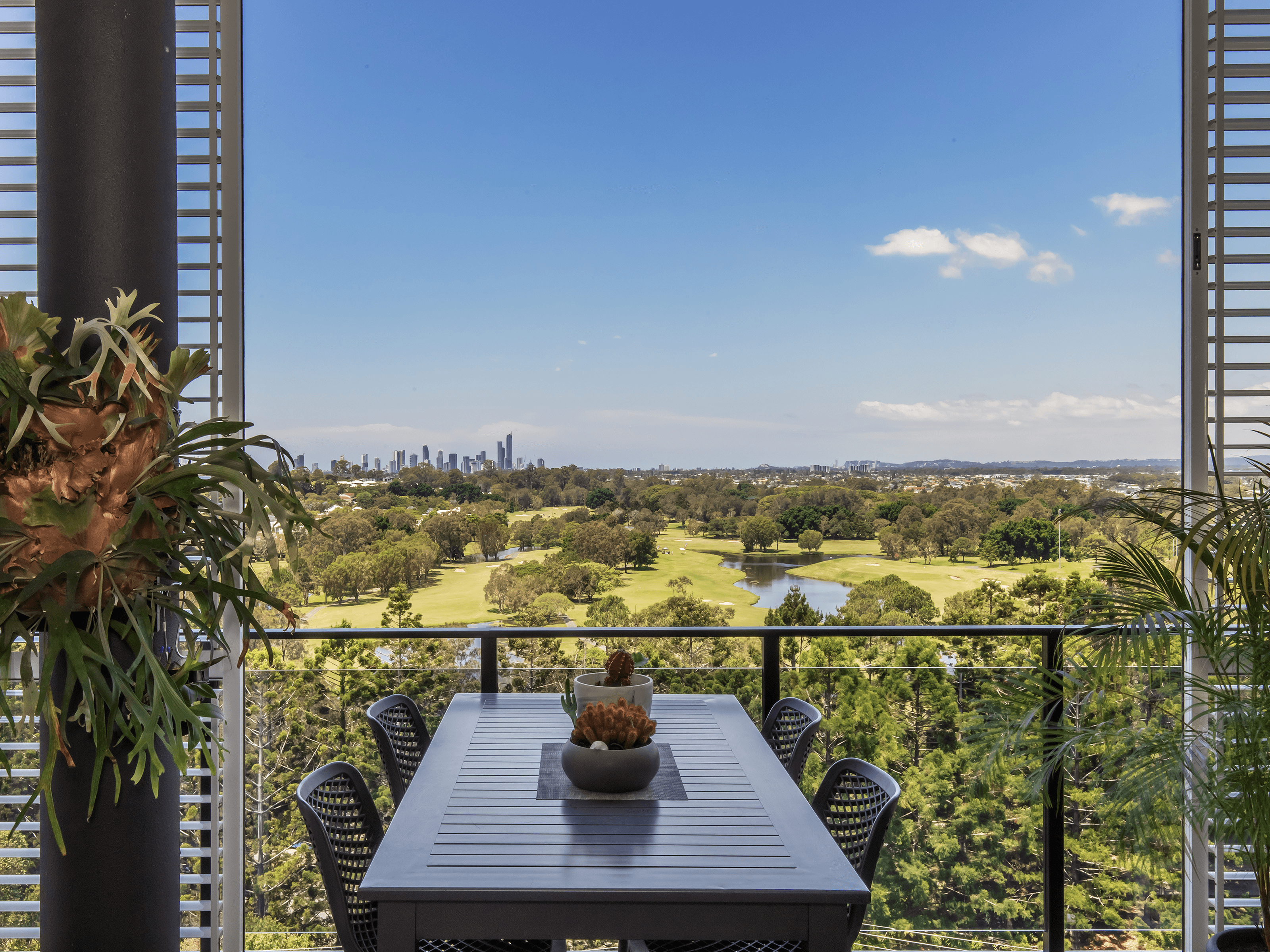 4075/21 Ross Street, BENOWA, QLD 4217