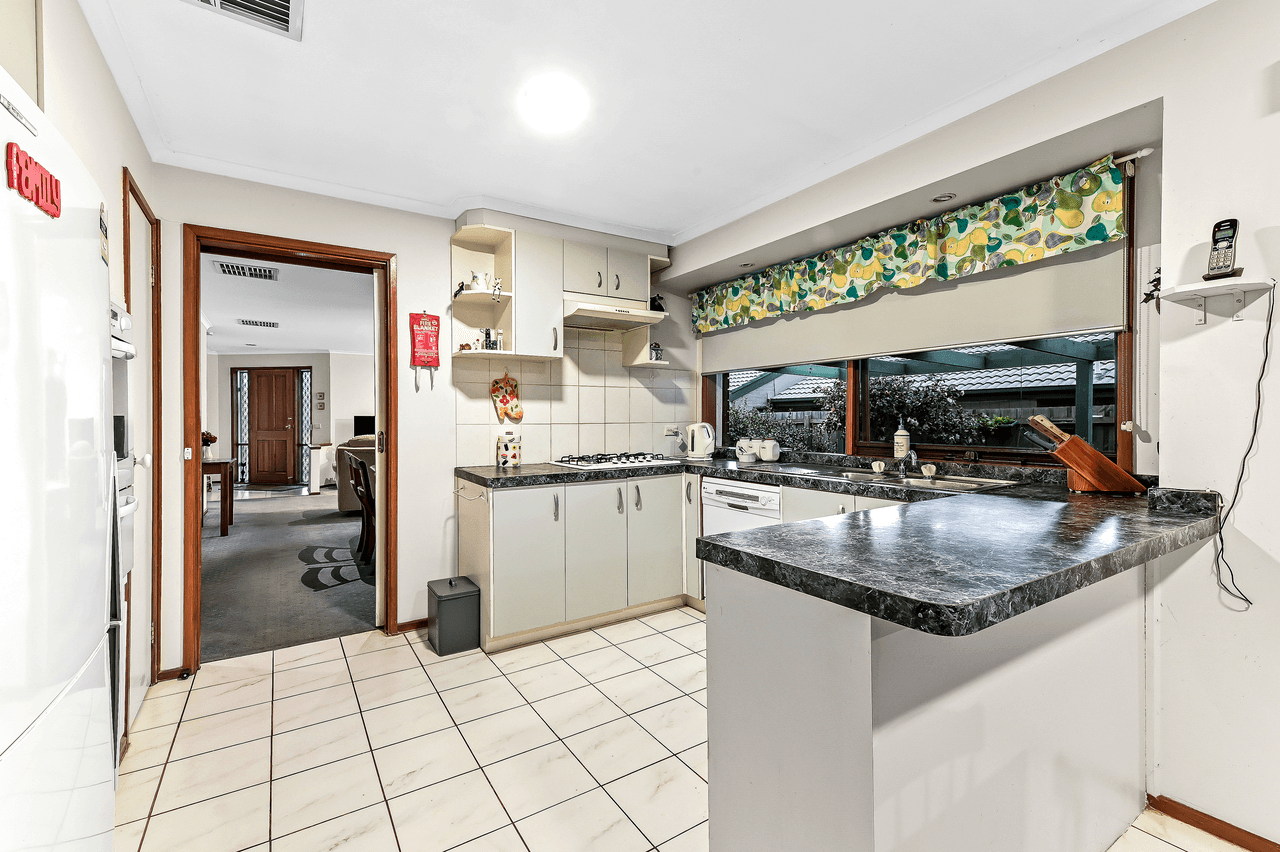 52 Lawless Drive, CRANBOURNE NORTH, VIC 3977