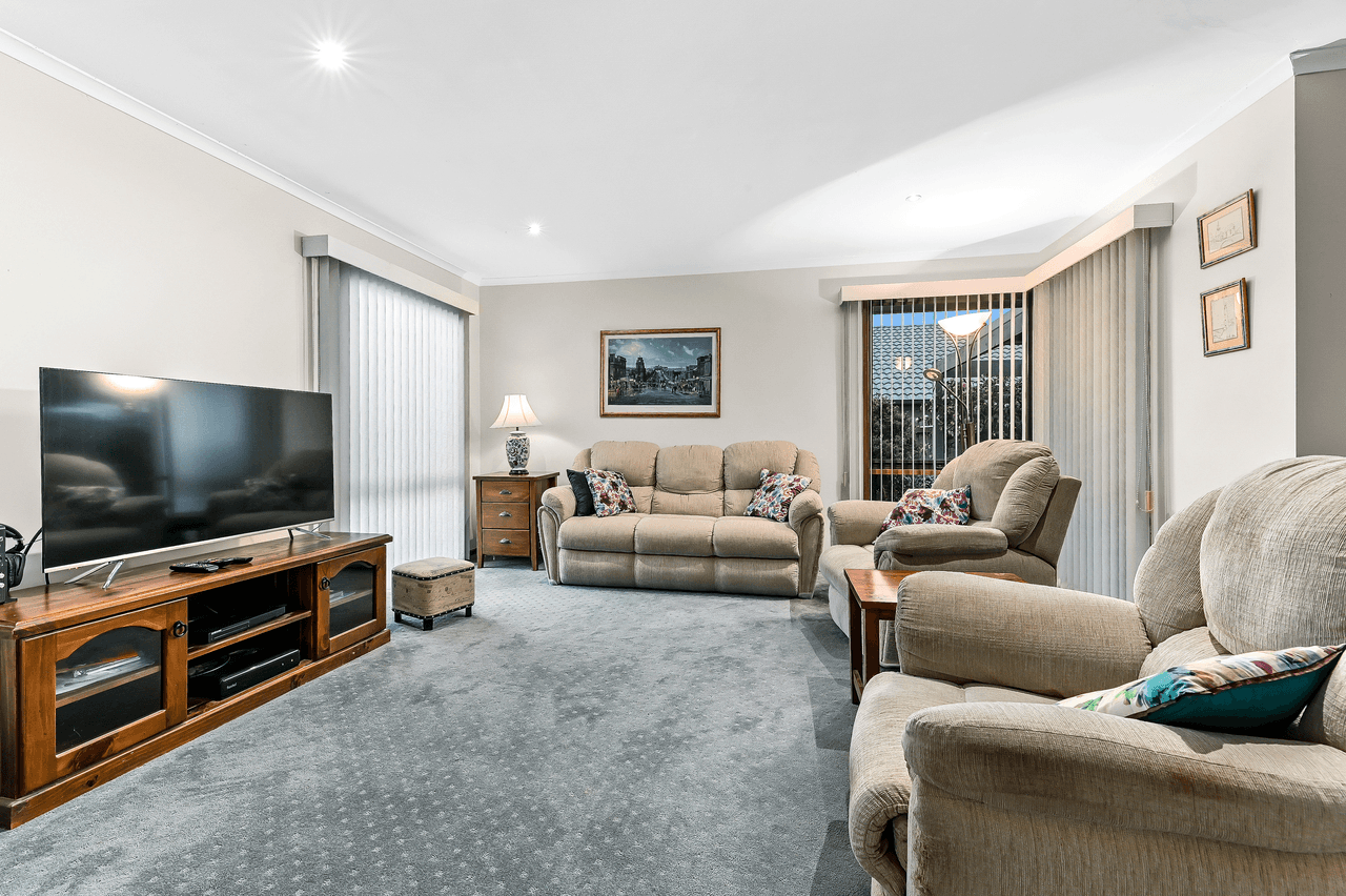 52 Lawless Drive, CRANBOURNE NORTH, VIC 3977