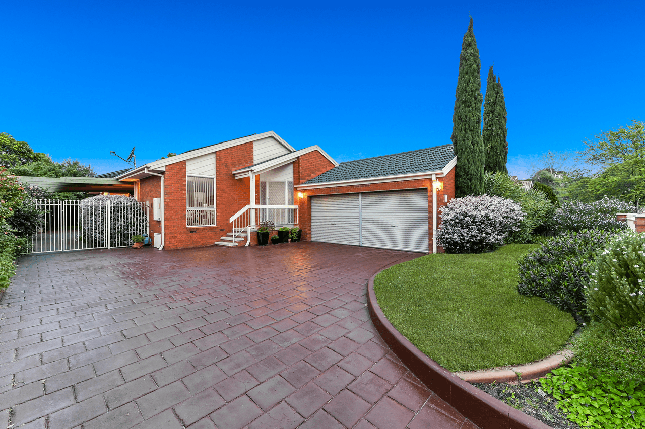 52 Lawless Drive, CRANBOURNE NORTH, VIC 3977