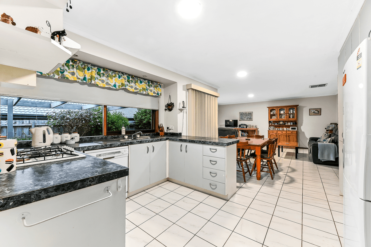 52 Lawless Drive, CRANBOURNE NORTH, VIC 3977