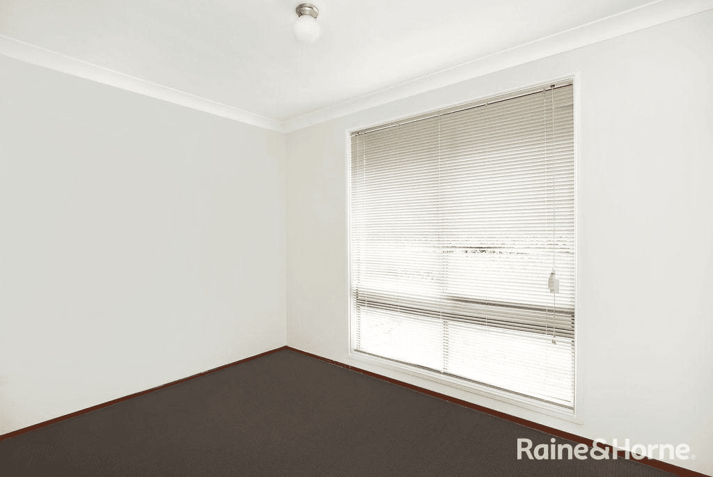 18 Wyatt Street, MOSS VALE, NSW 2577