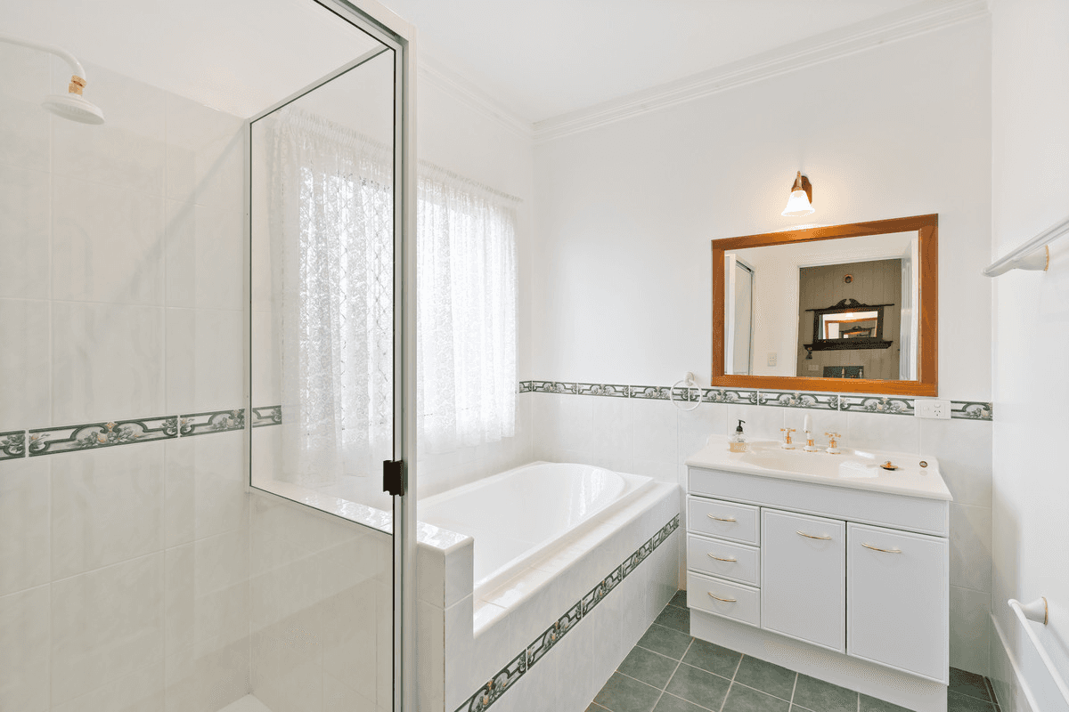 10 Helendale Drive, Helidon Spa, QLD 4344