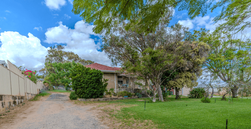 608 Rockingham Road, LAKE COOGEE, WA 6166