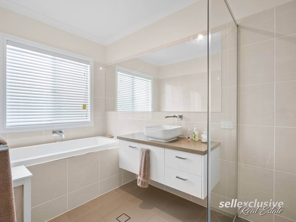 18 Vanillalily Close, Banksia Beach, QLD 4507