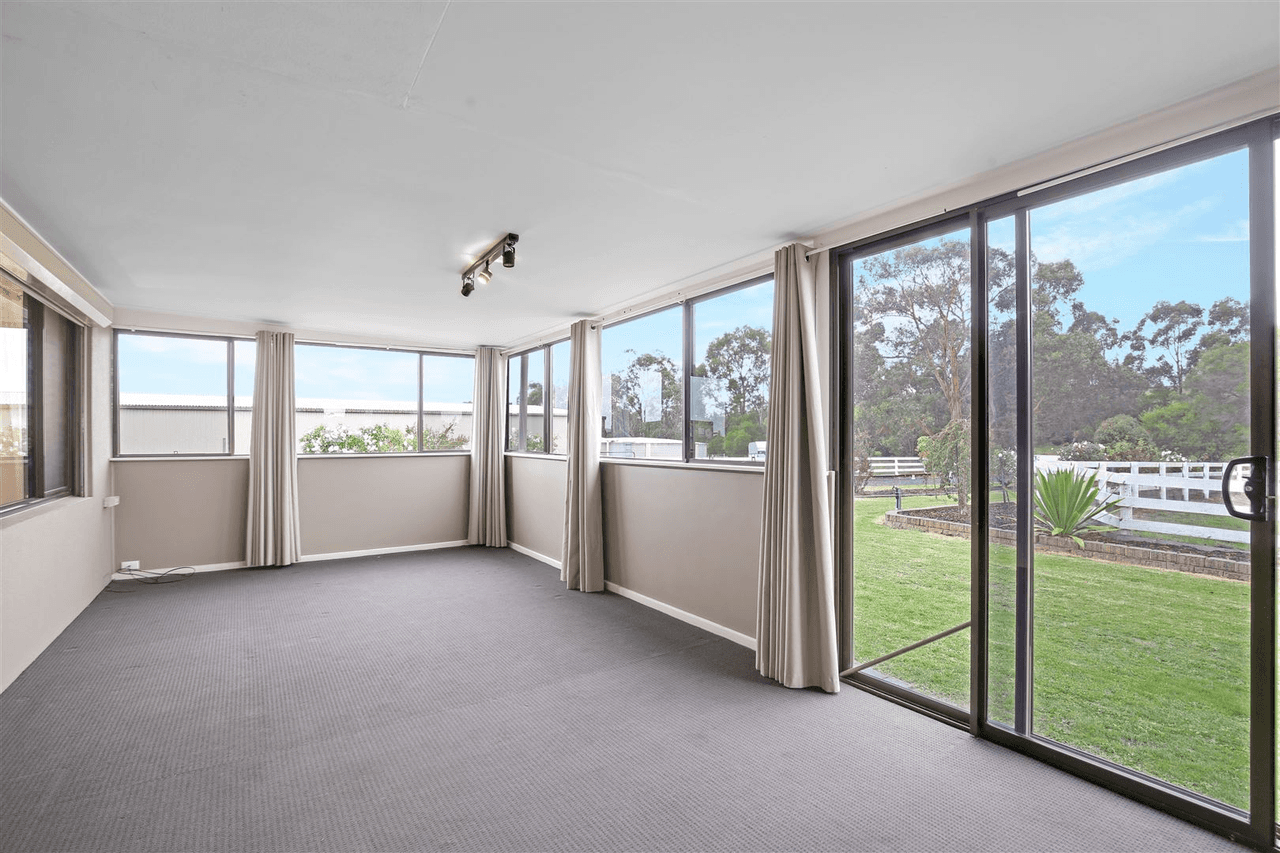 6725 South Gippsland Highway, Loch, VIC 3945