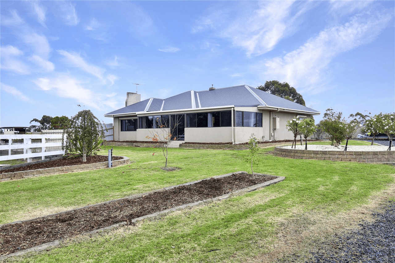 6725 South Gippsland Highway, Loch, VIC 3945