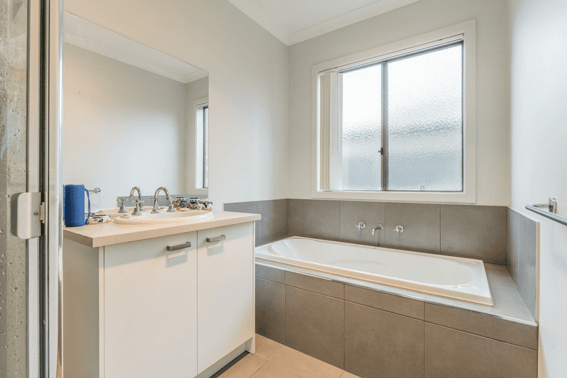 12-14 Grey Teal Place, LARA, VIC 3212