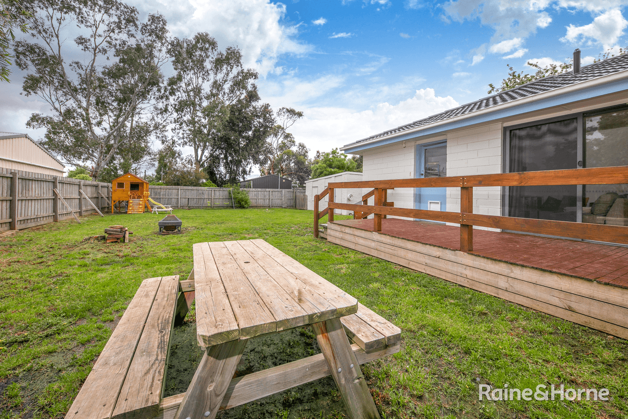 23 Racecourse Road, RIDDELLS CREEK, VIC 3431