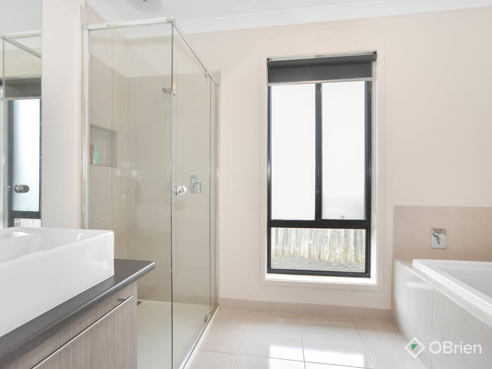 15 Leurimah Court, Kalimna, VIC 3909