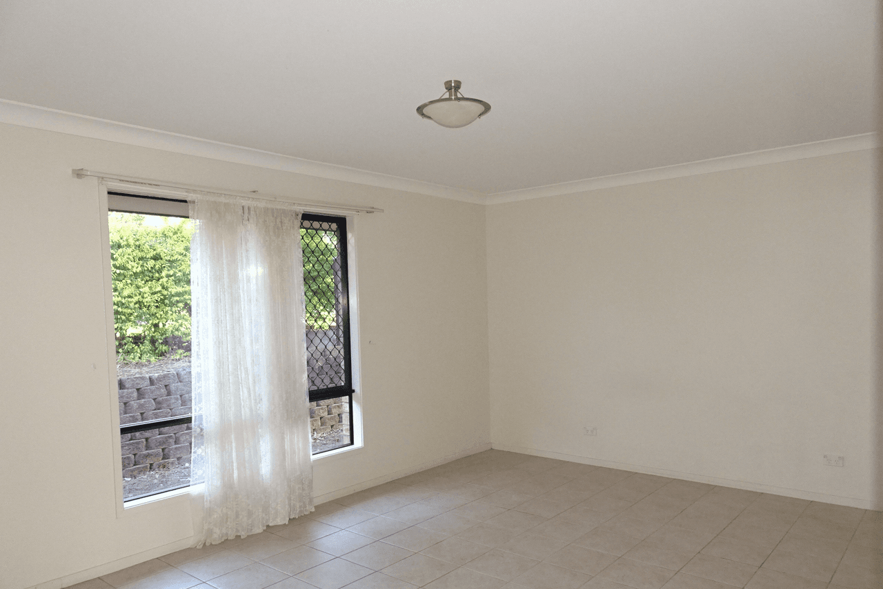 2 Eucalypt St, Dugandan, QLD 4310