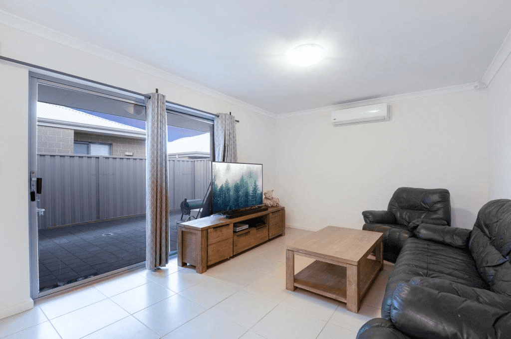 8 Jack Way, CANNING VALE, WA 6155