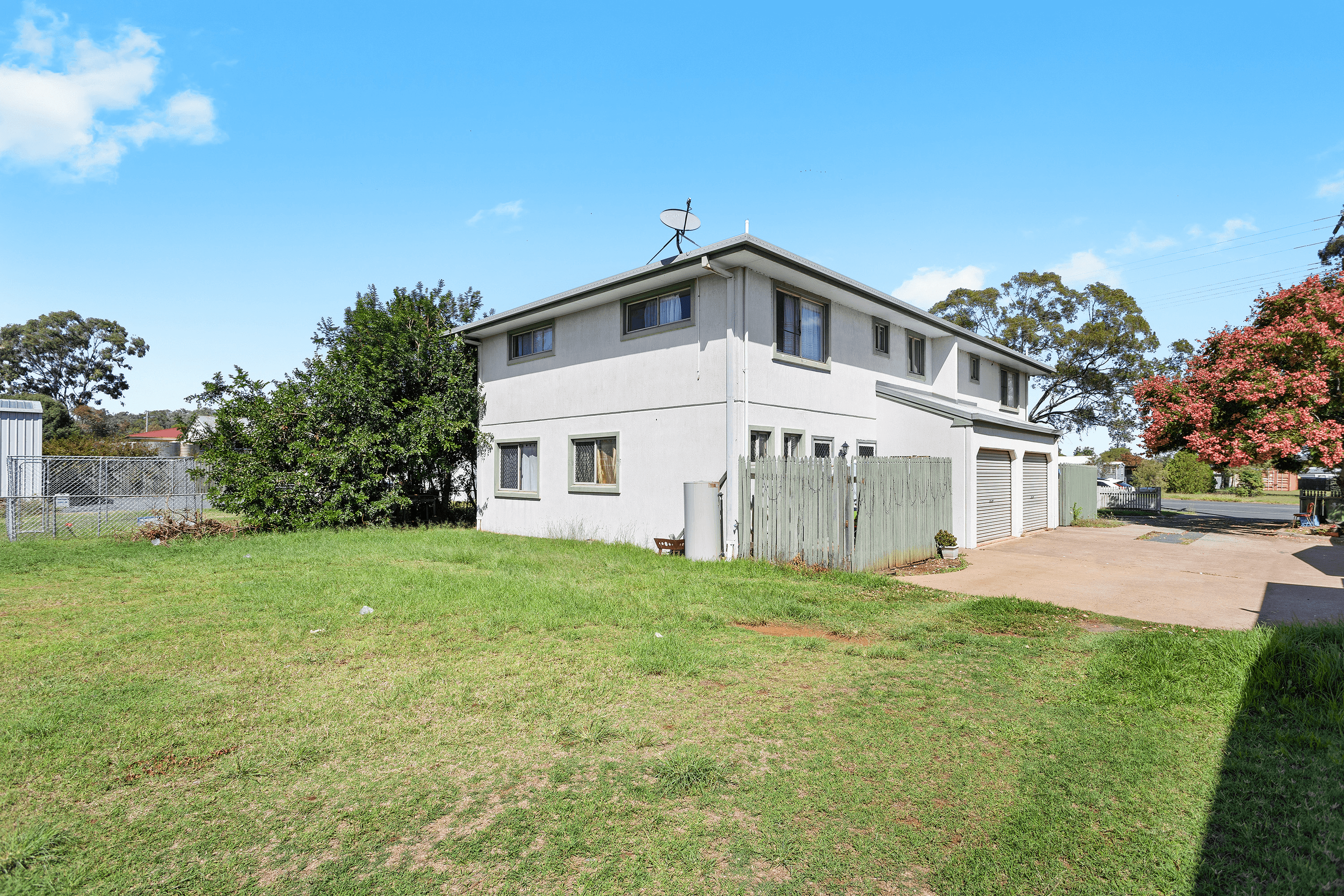 11 Toowoomba Road, OAKEY, QLD 4401