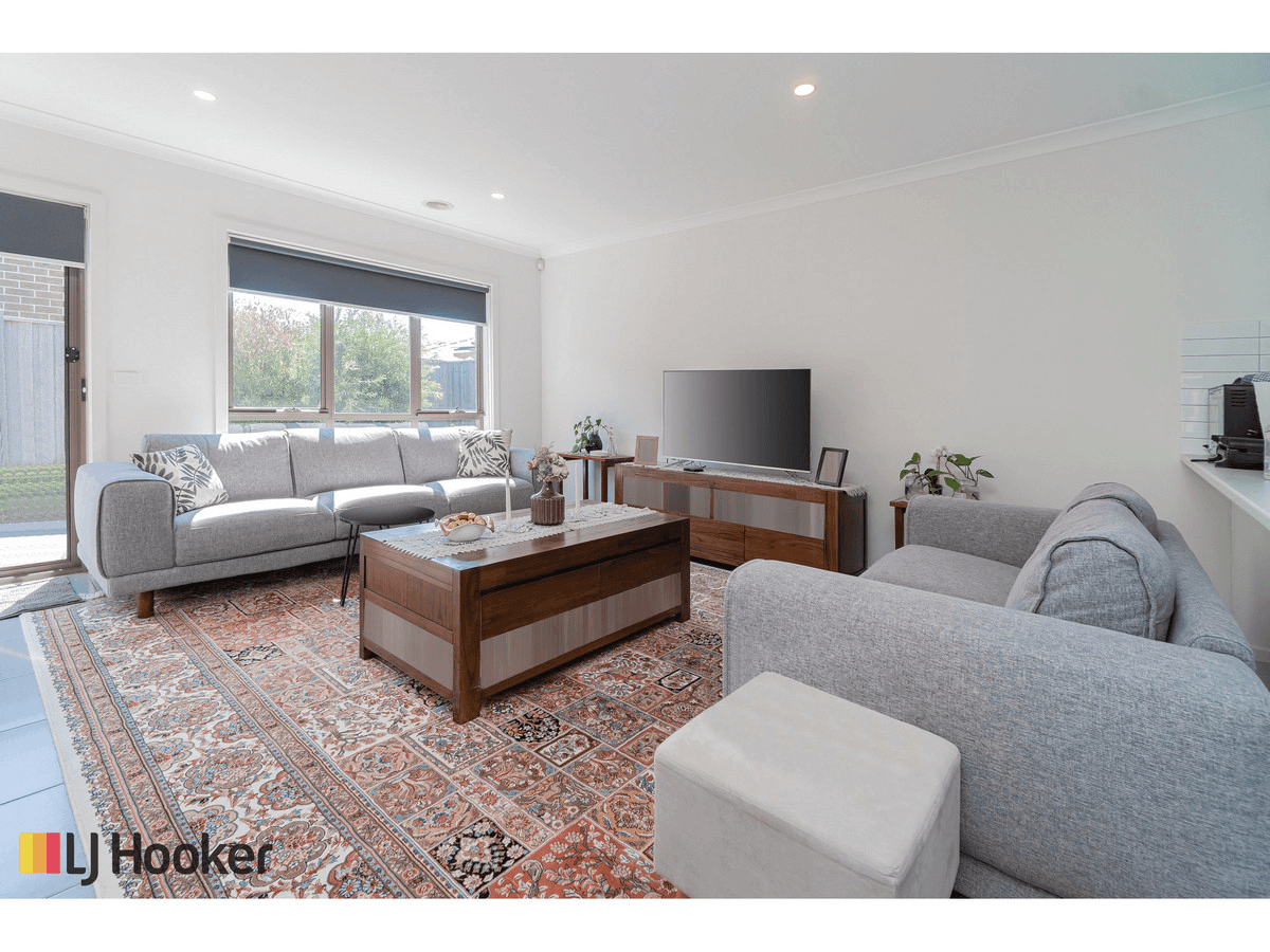 33 Highfield Drive, MICKLEHAM, VIC 3064