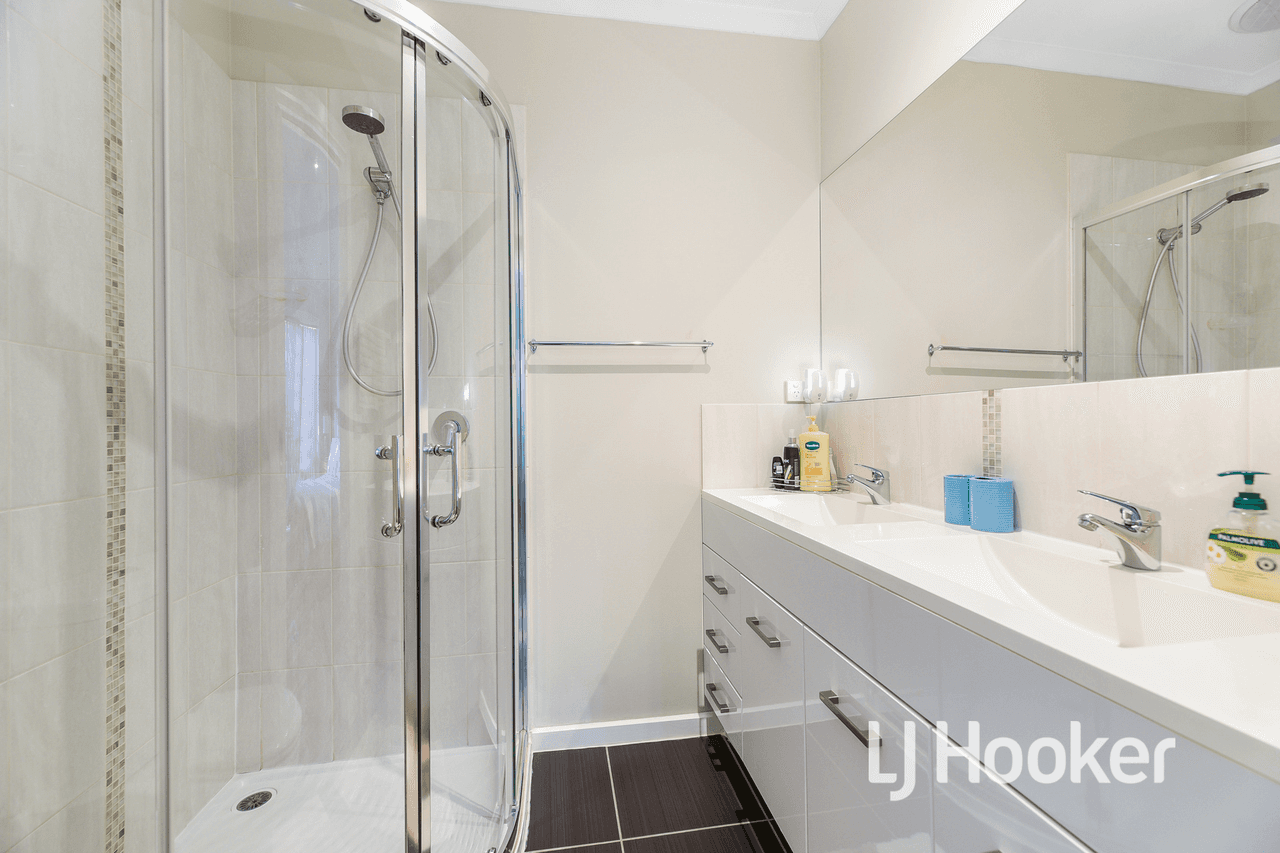 23a Strong Drive, HAMPTON PARK, VIC 3976