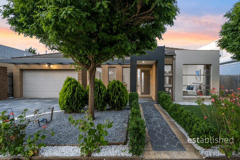 17 Copeland Crescent, POINT COOK, VIC 3030