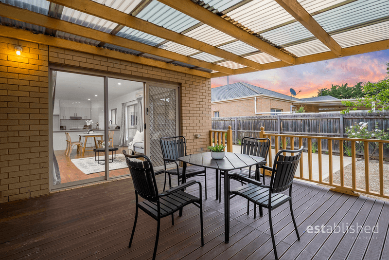 17 Copeland Crescent, POINT COOK, VIC 3030