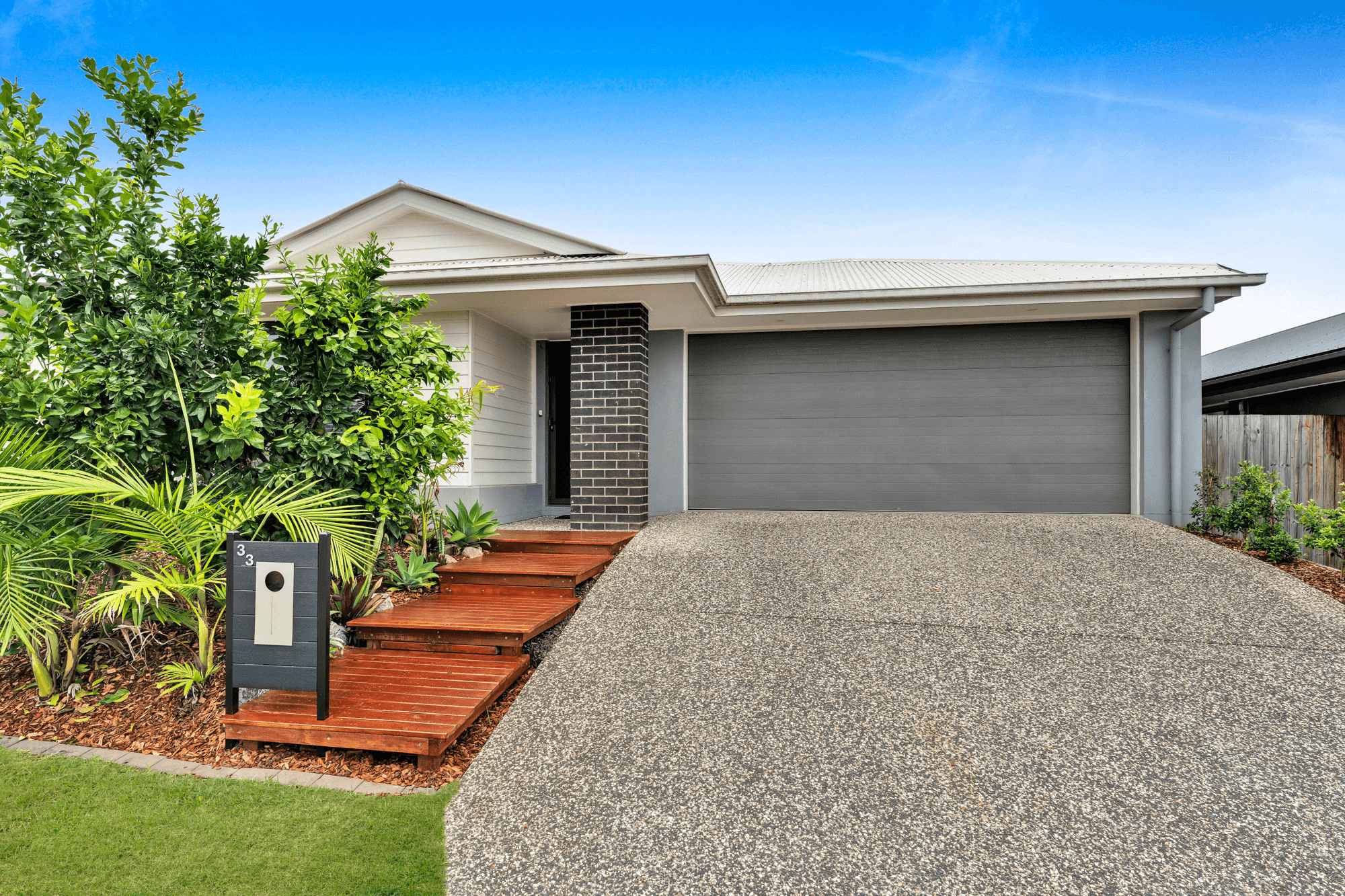 33 Neumann Drive, YARRABILBA, QLD 4207