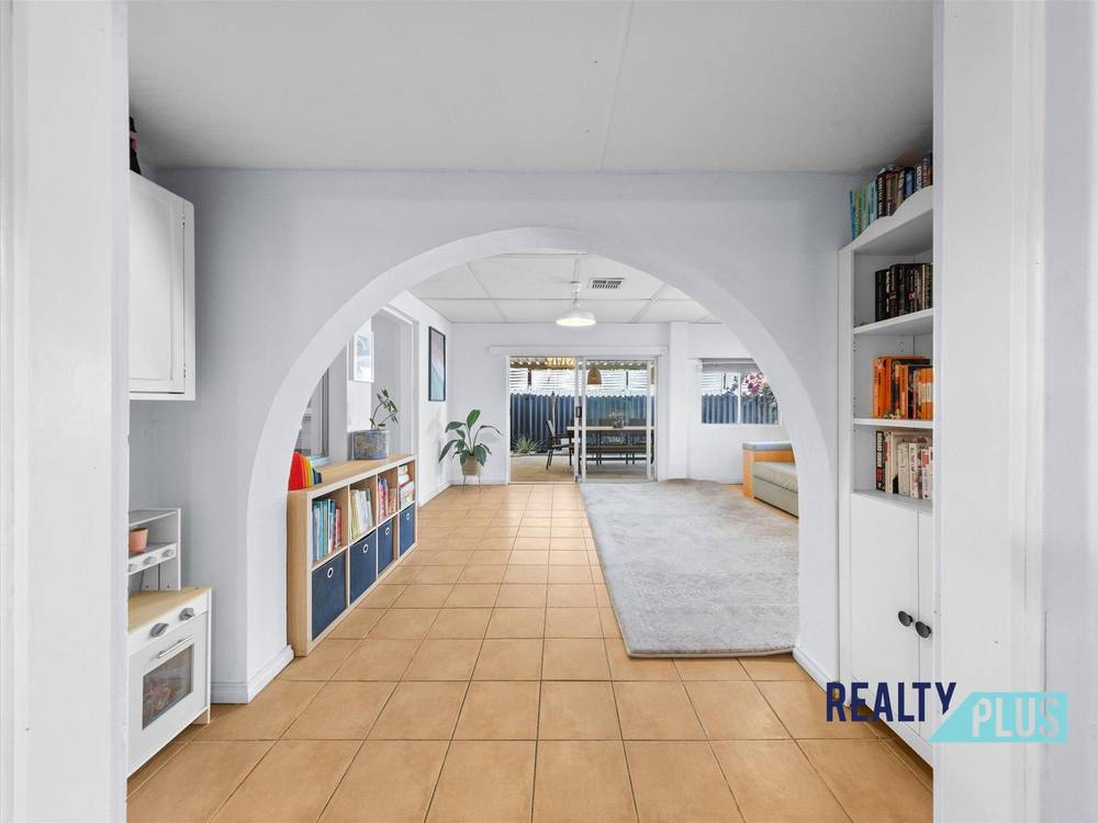 7 Ashbourne Way, HAMILTON HILL, WA 6163