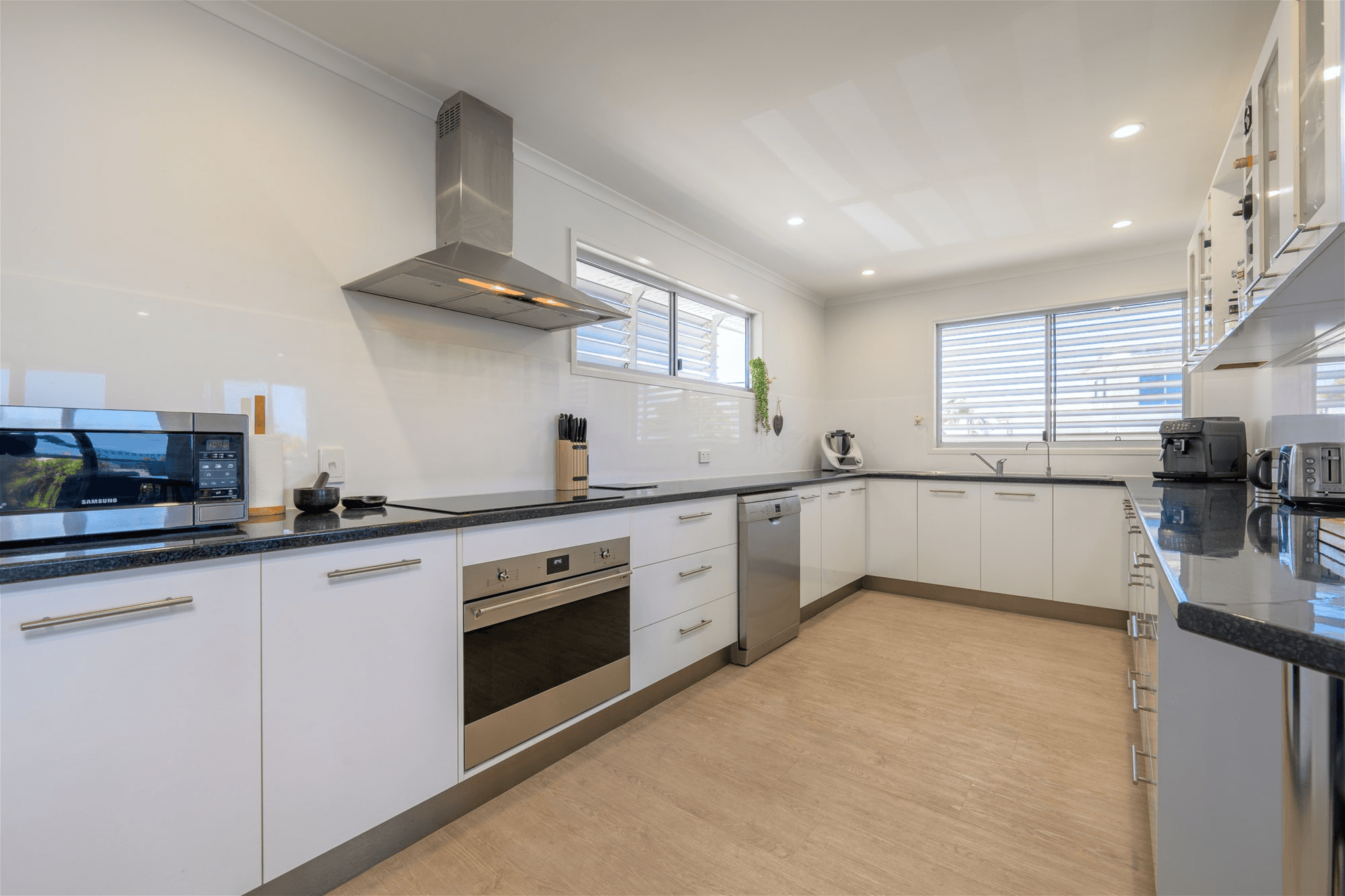 40 Booth Avenue, TANNUM SANDS, QLD 4680