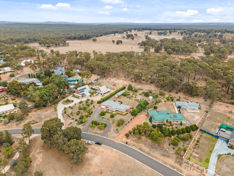 14 Michelle Drive, MAIDEN GULLY, VIC 3551